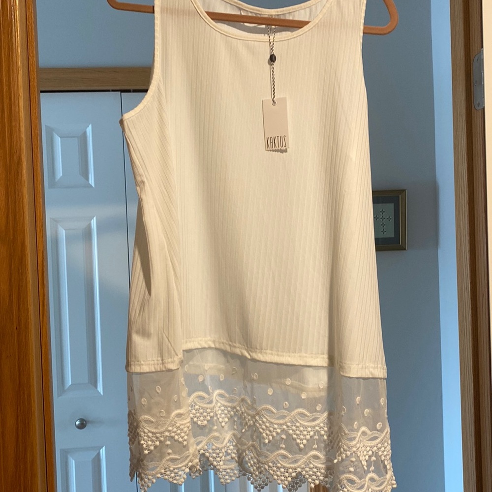 White sleeveless shell/blouse with beautiful hem detail. New with tags. 1x